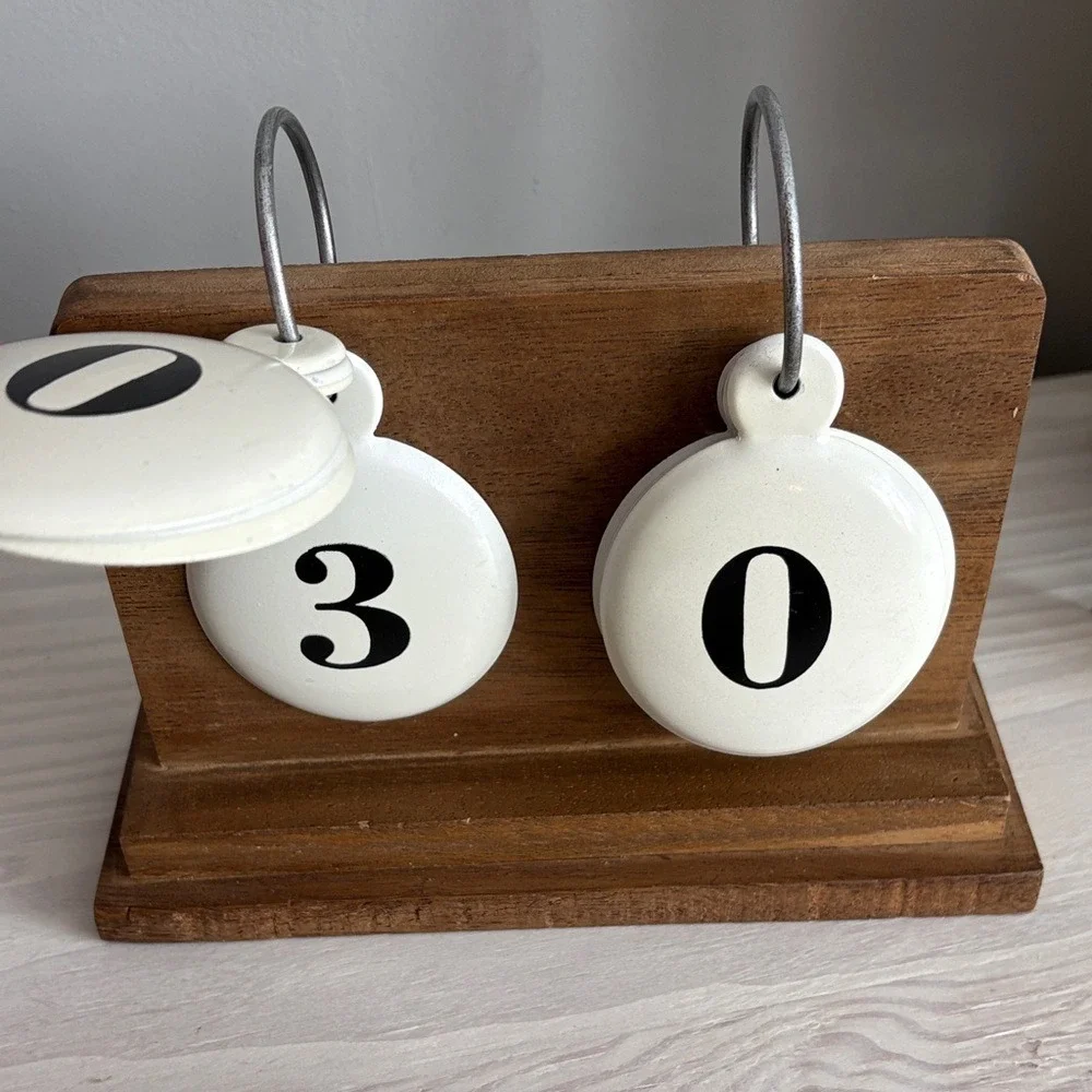 Wooden Calendar Stand with Metal Numbered White‎ Date Tags